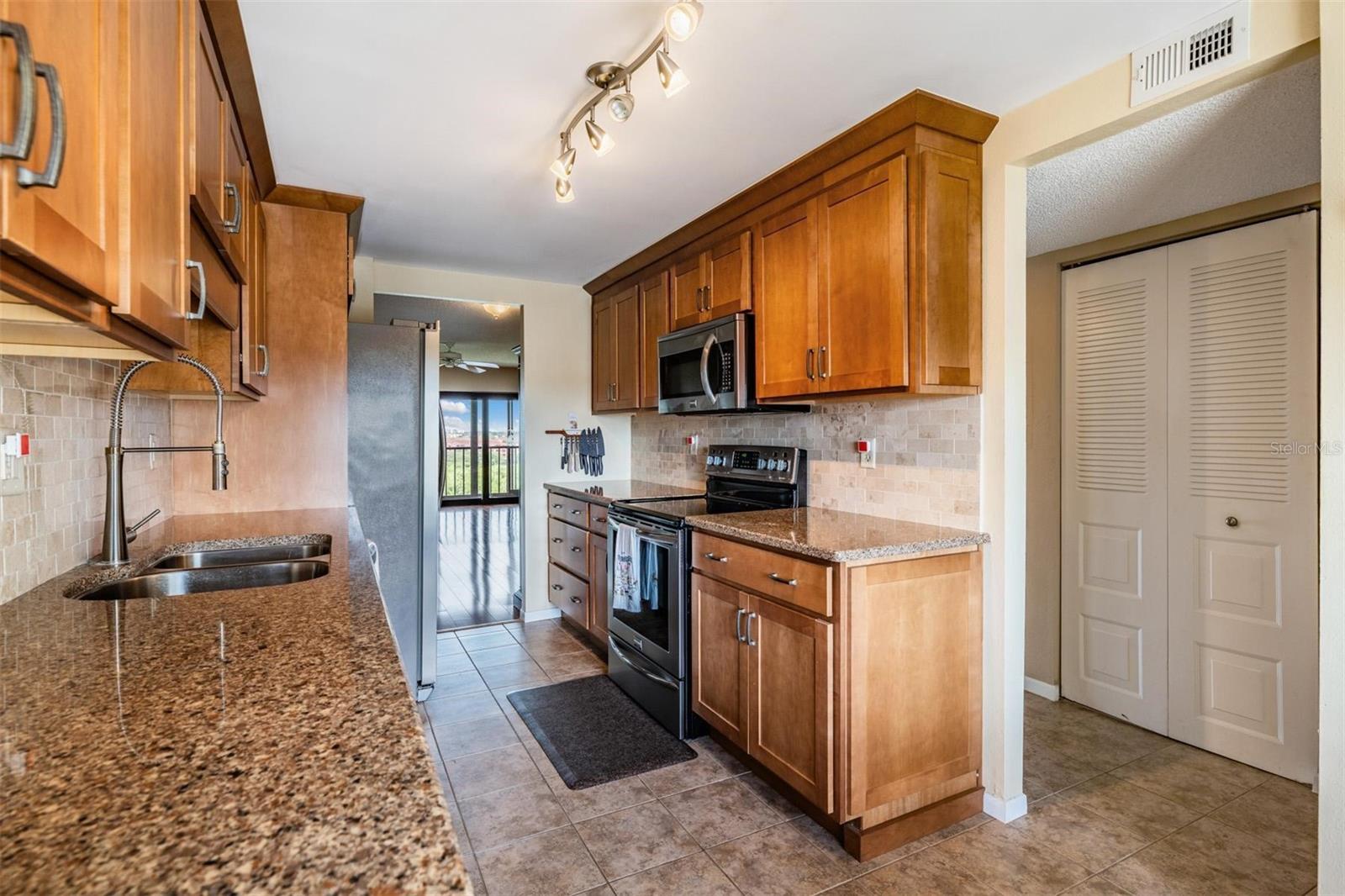 Image 9 of 59 For 3300 Cove Cay Drive 7b
