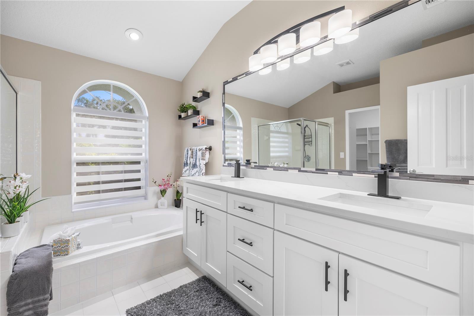 Listing photo id 32 for 15101 Bald Eagle Street