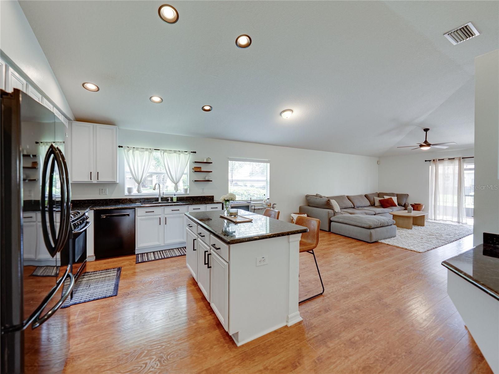 Image 12 of 25 For 16325 Bridgeglade Lane