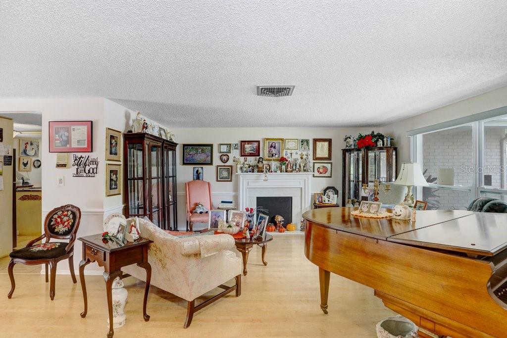 Image 21 of 52 For 12600 Castleberry Court