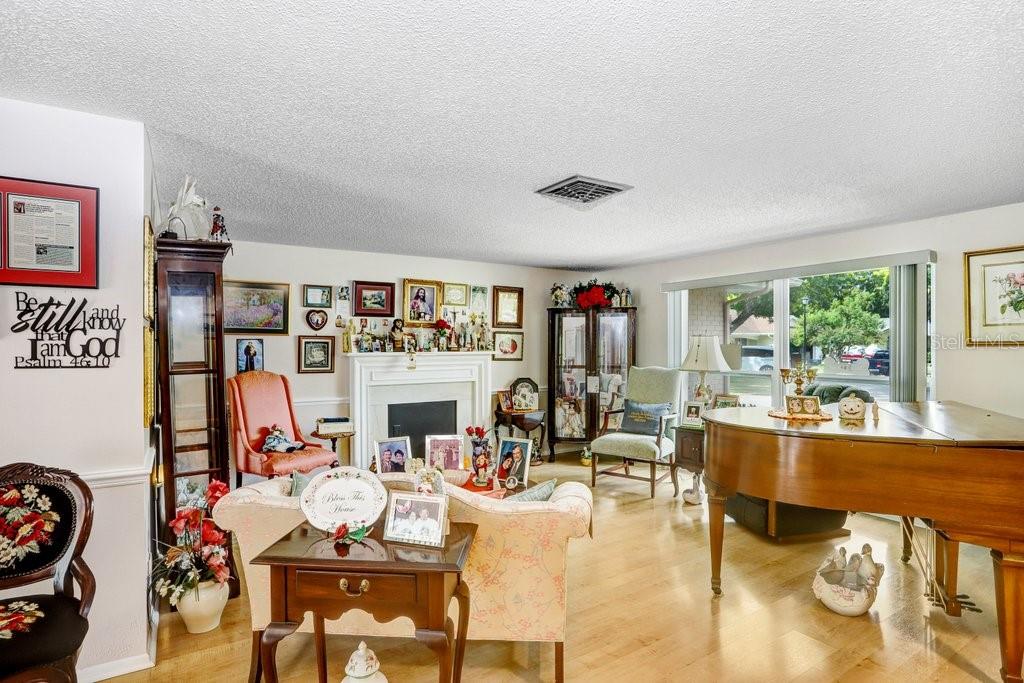 Image 22 of 52 For 12600 Castleberry Court