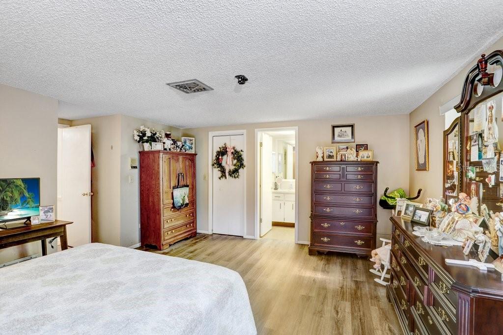 Image 32 of 52 For 12600 Castleberry Court