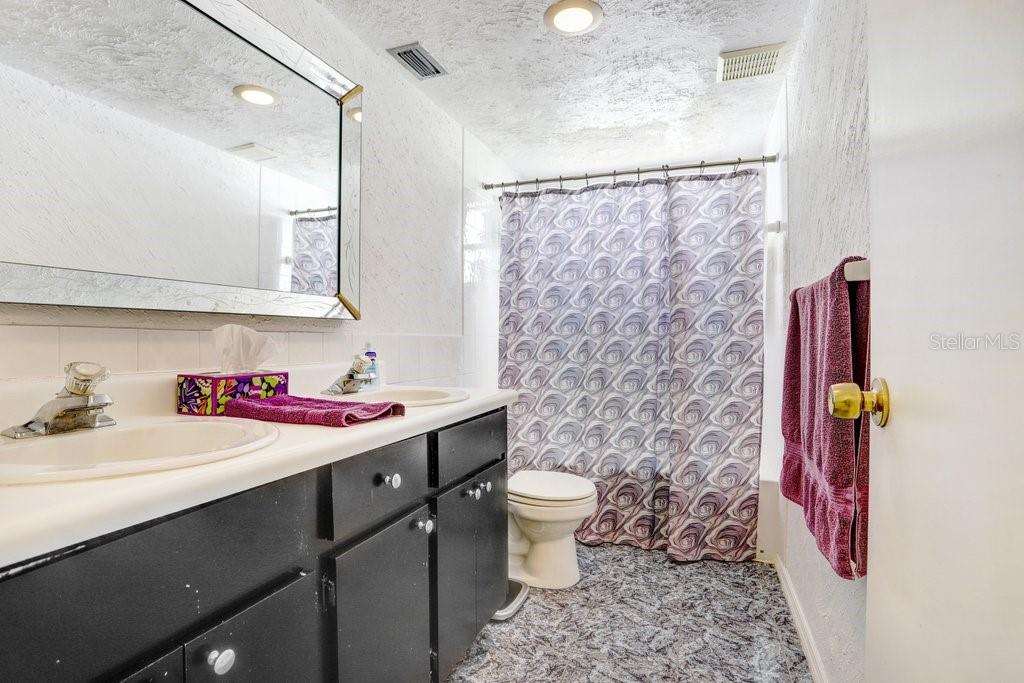 Image 38 of 52 For 12600 Castleberry Court