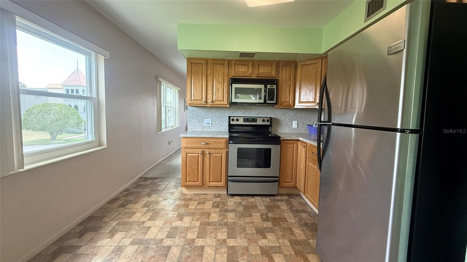 Listing photo id 9 for 2460 Canadian Way 48