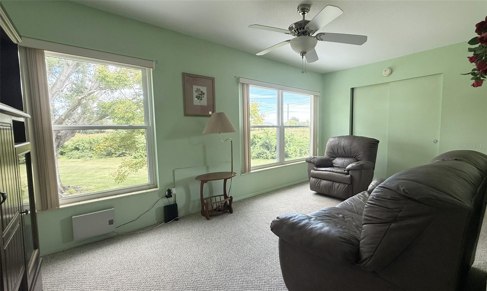 Listing photo id 11 for 2460 Canadian Way 48