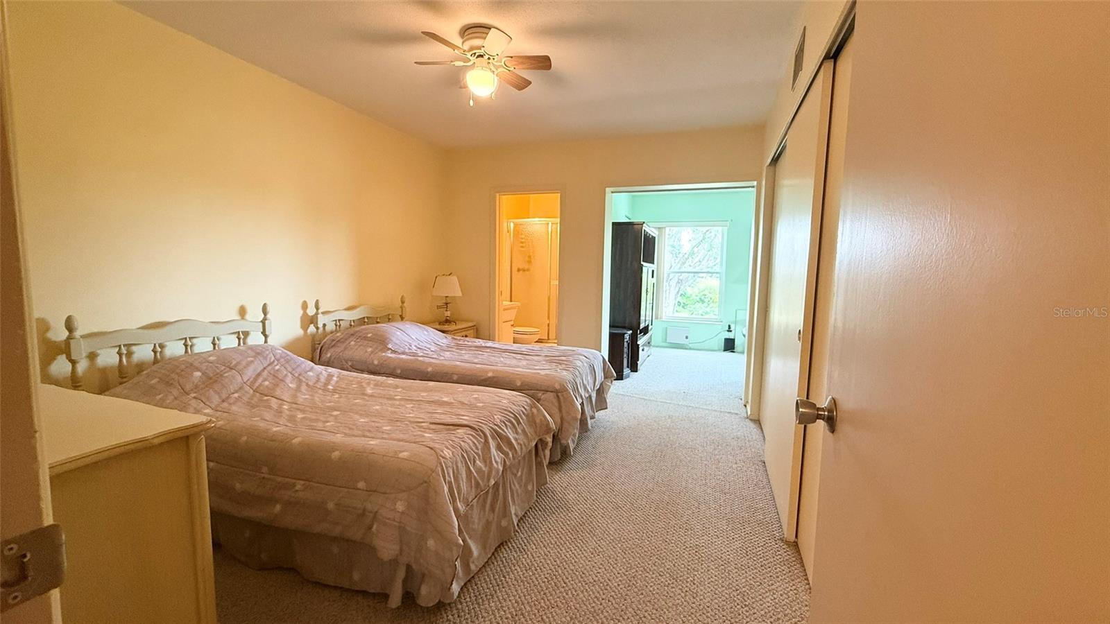 Listing photo id 15 for 2460 Canadian Way 48