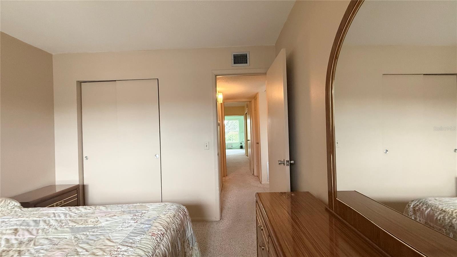 Listing photo id 21 for 2460 Canadian Way 48