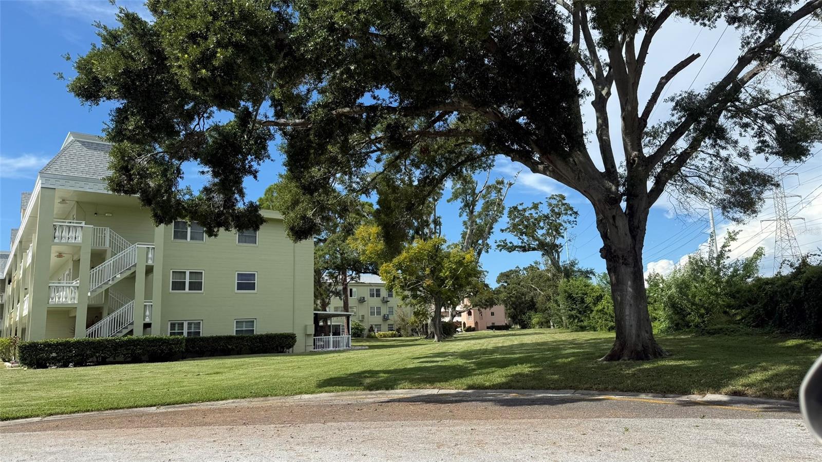 Listing photo id 30 for 2460 Canadian Way 48