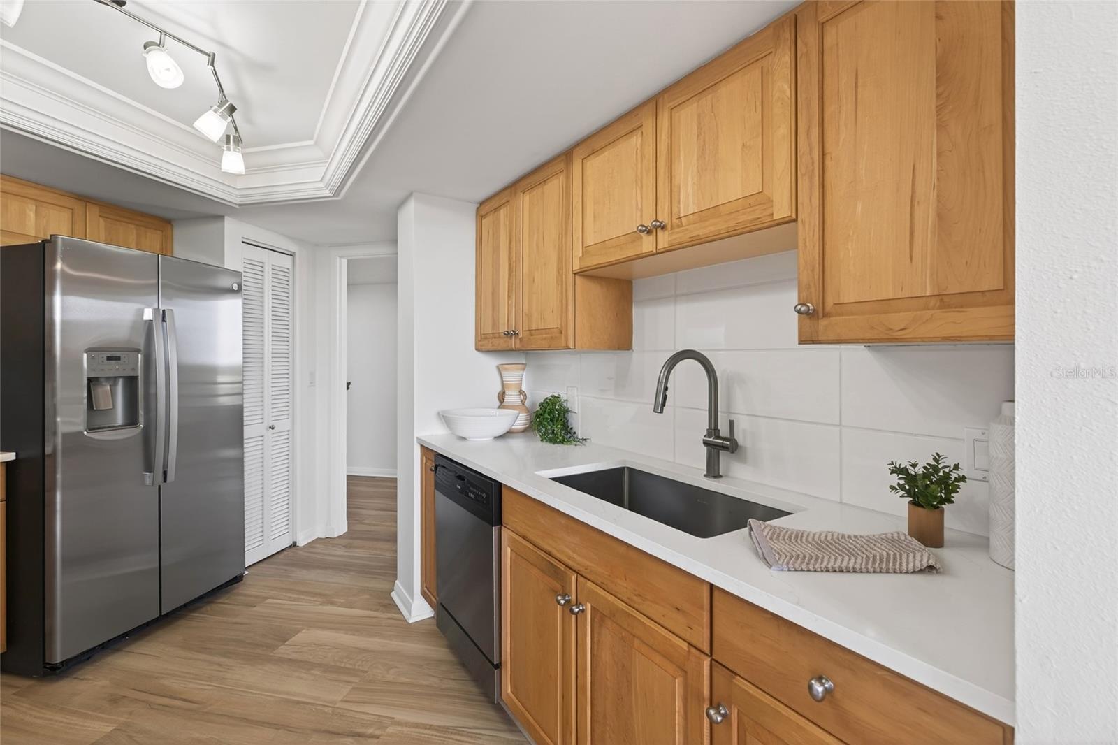 Image 33 of 84 For 5950 Pelican Bay Plaza S 405