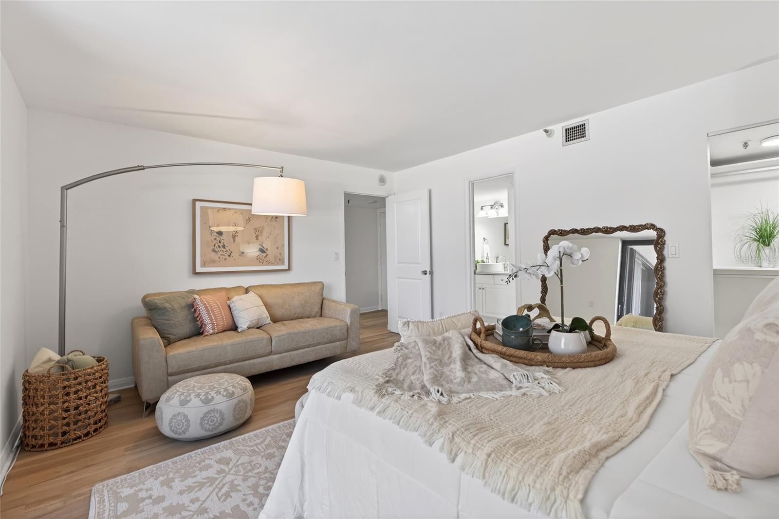 Image 46 of 84 For 5950 Pelican Bay Plaza S 405