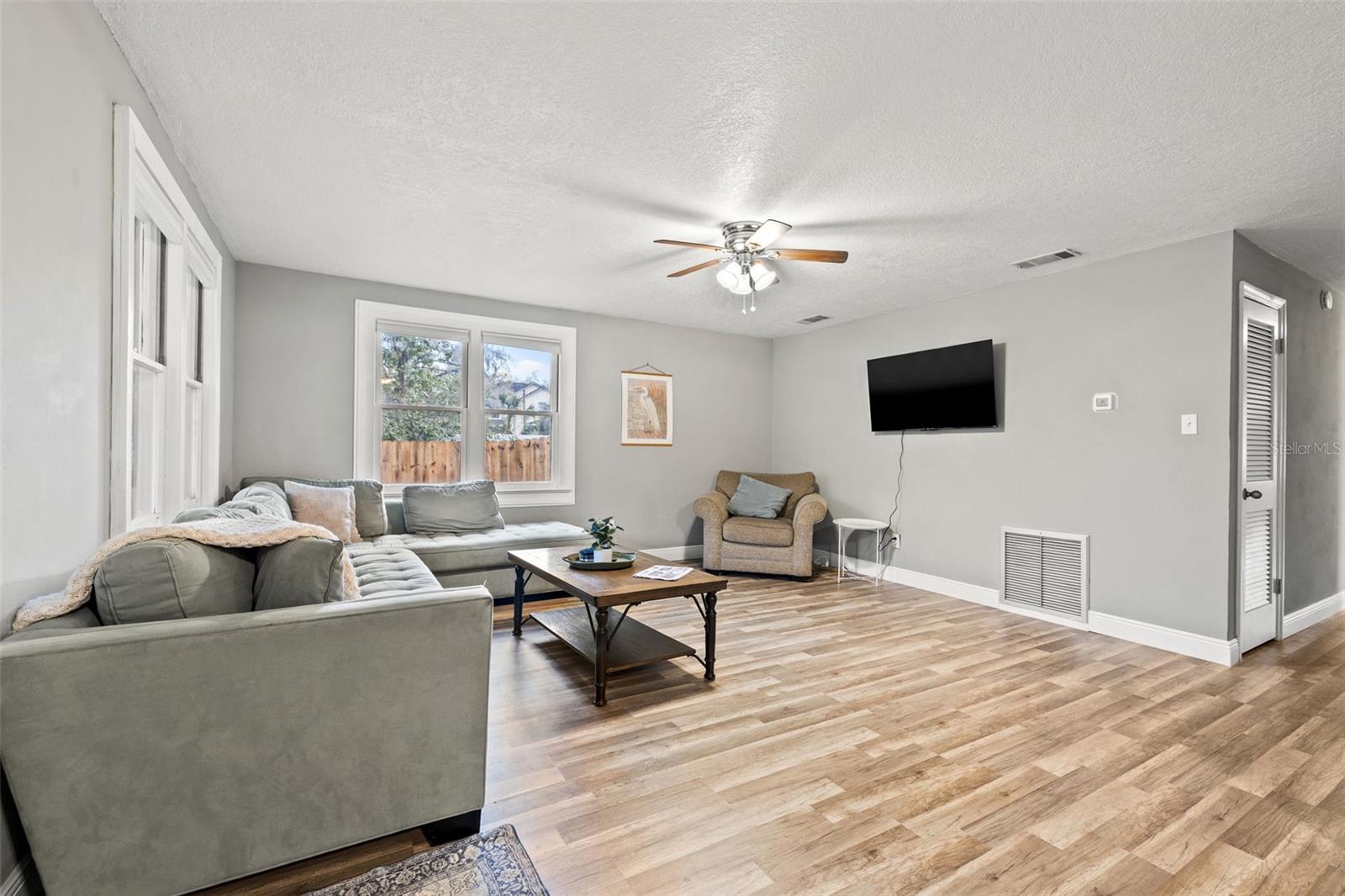 Image 23 of 42 For 3908 Alafia Boulevard