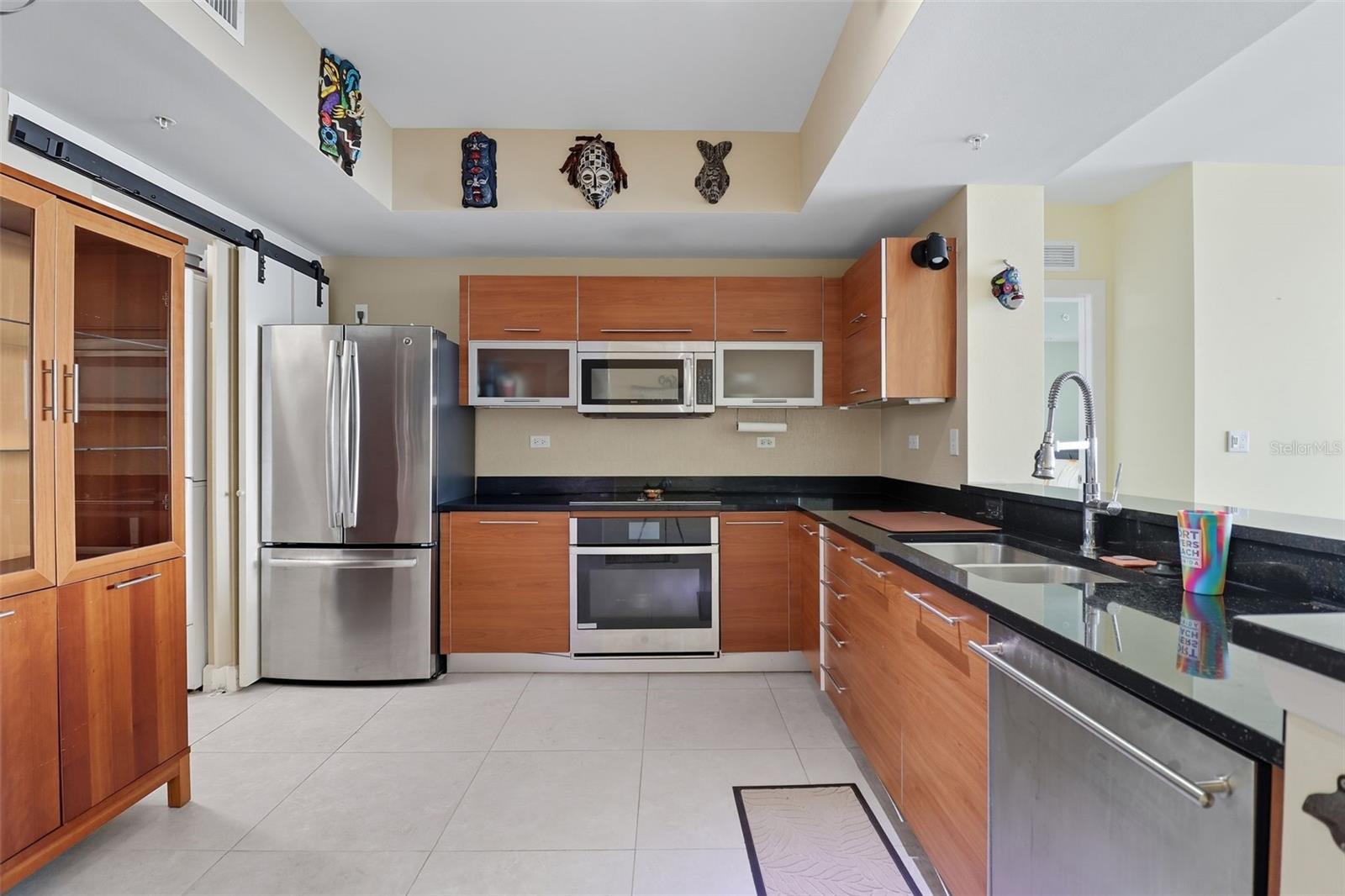 Image 10 of 12 For 3000 Oasis Grand Boulevard 2702