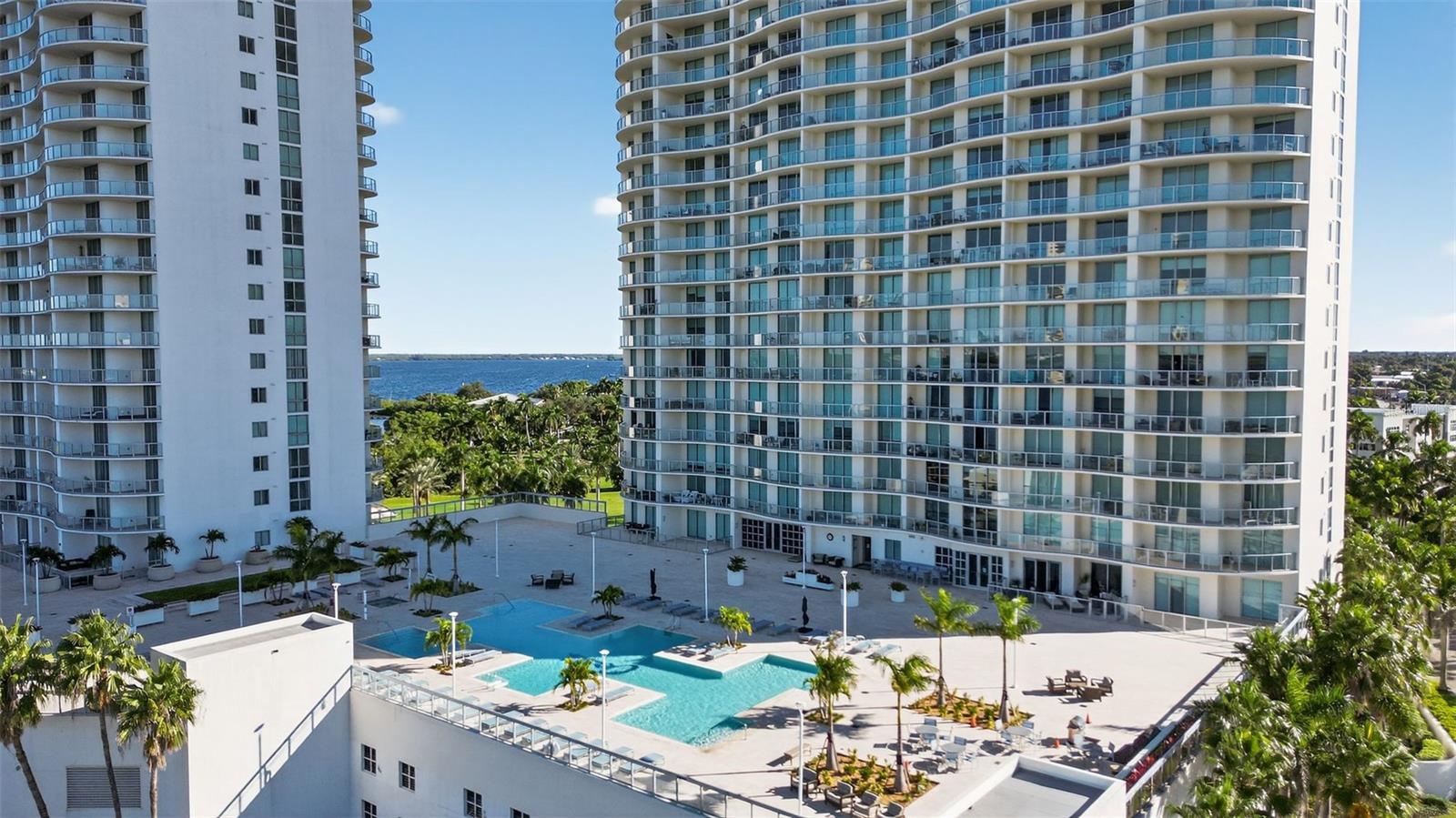 Image 16 of 39 For 3000 Oasis Grand Boulevard 2702