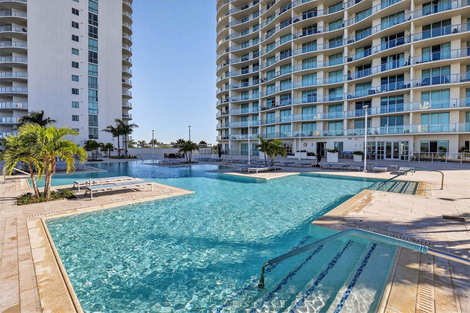 Image 20 of 39 For 3000 Oasis Grand Boulevard 2702