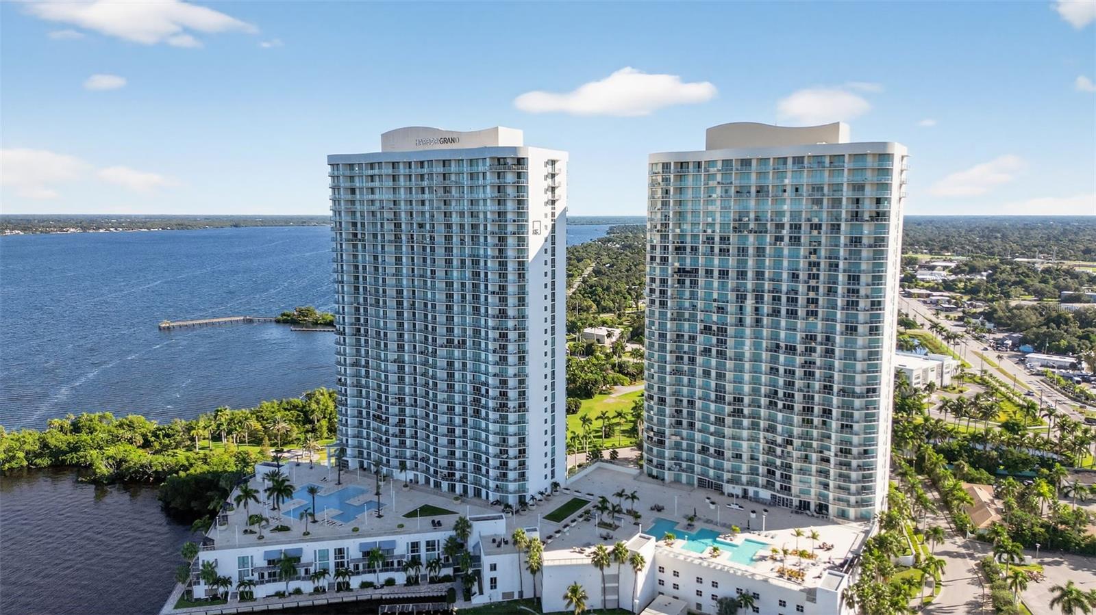 Image 22 of 39 For 3000 Oasis Grand Boulevard 2702