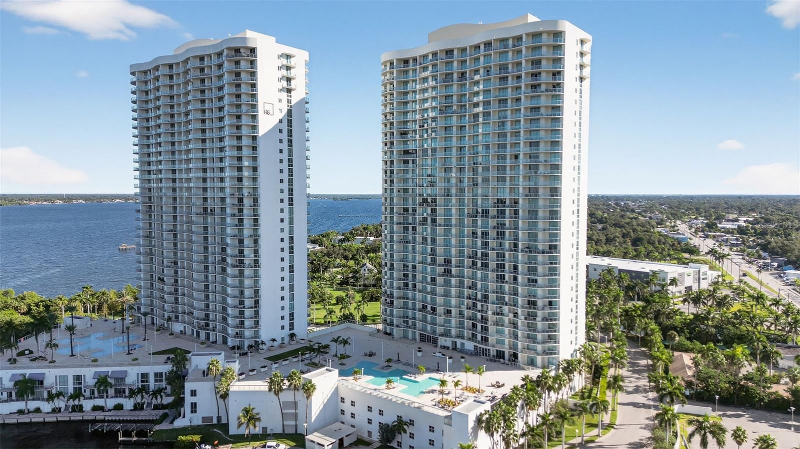 Image 24 of 39 For 3000 Oasis Grand Boulevard 2702