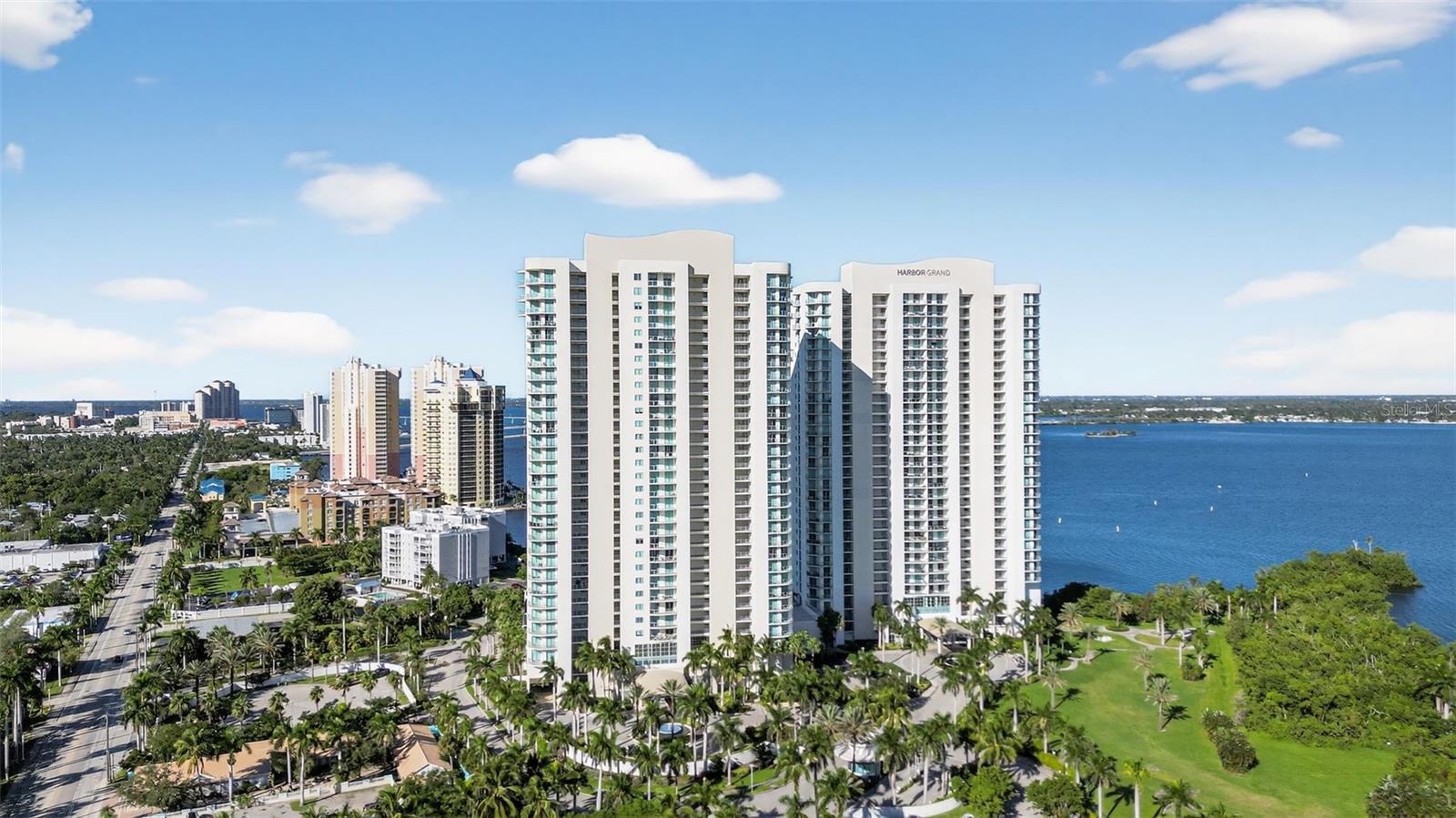 Image 25 of 39 For 3000 Oasis Grand Boulevard 2702