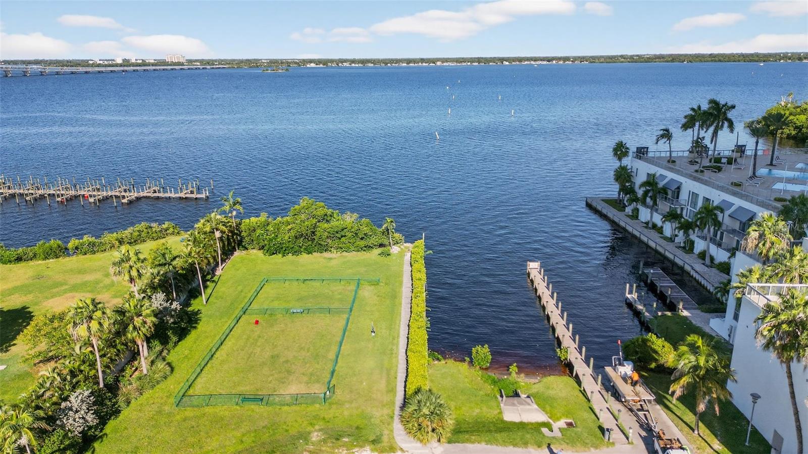 Image 26 of 39 For 3000 Oasis Grand Boulevard 2702