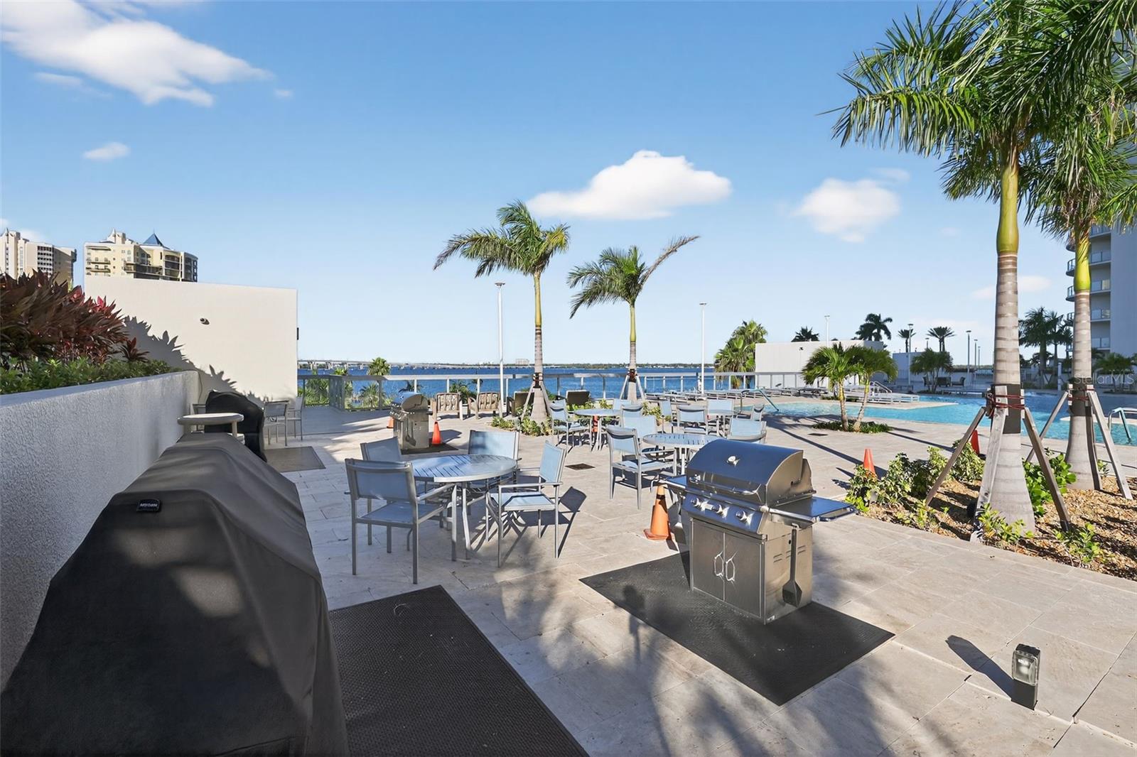 Image 27 of 39 For 3000 Oasis Grand Boulevard 2702