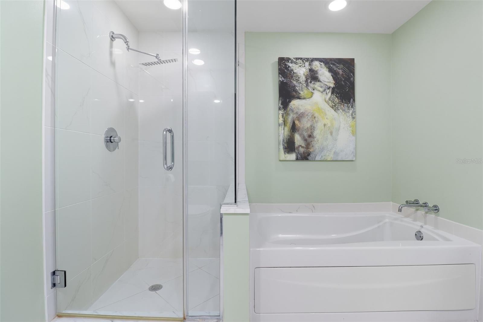 Image 7 of 12 For 3000 Oasis Grand Boulevard 2702
