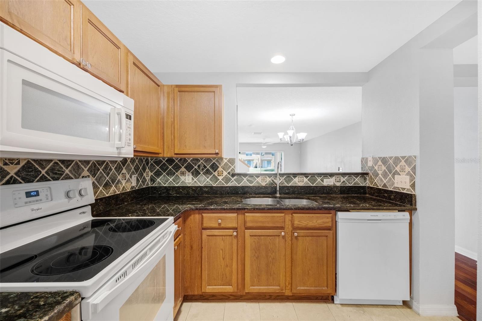 Image 13 of 38 For 6928 Hawthorne Trace Lane