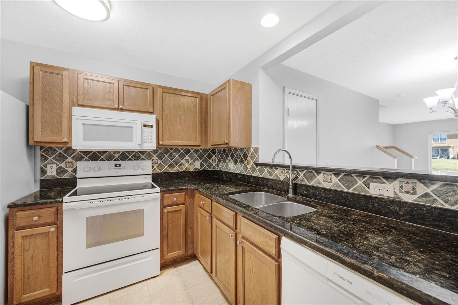 Image 3 of 38 For 6928 Hawthorne Trace Lane