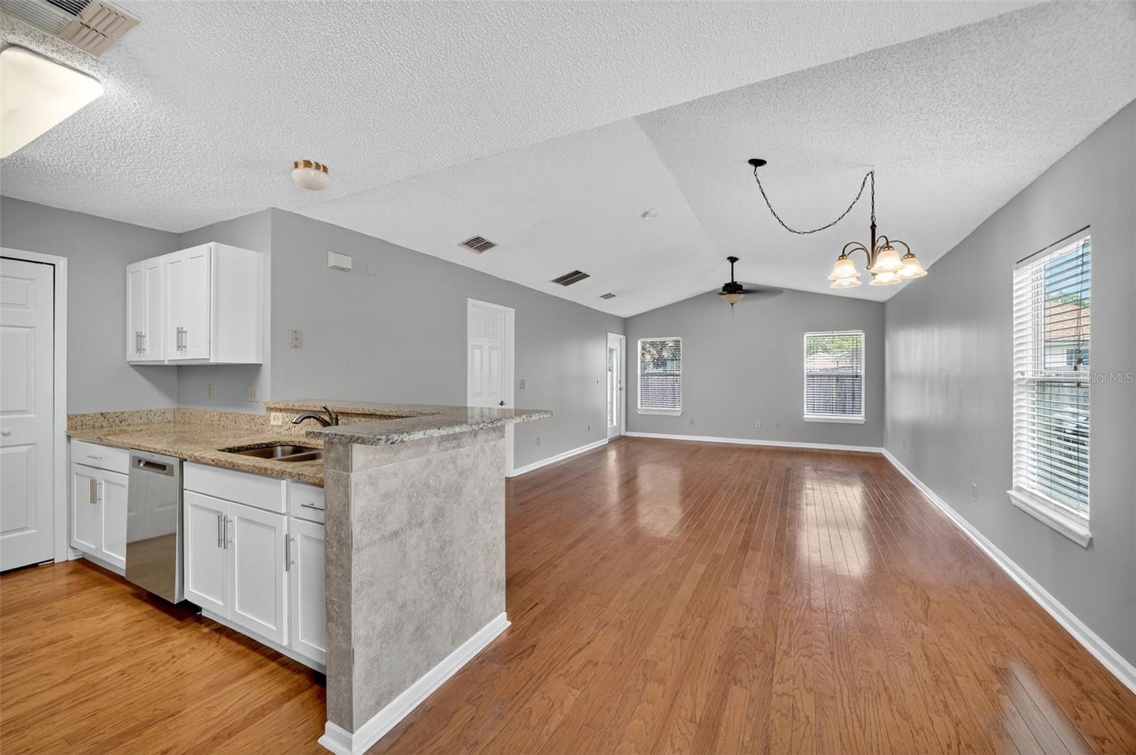 Image 7 of 17 For 96025 Sunfish Lane