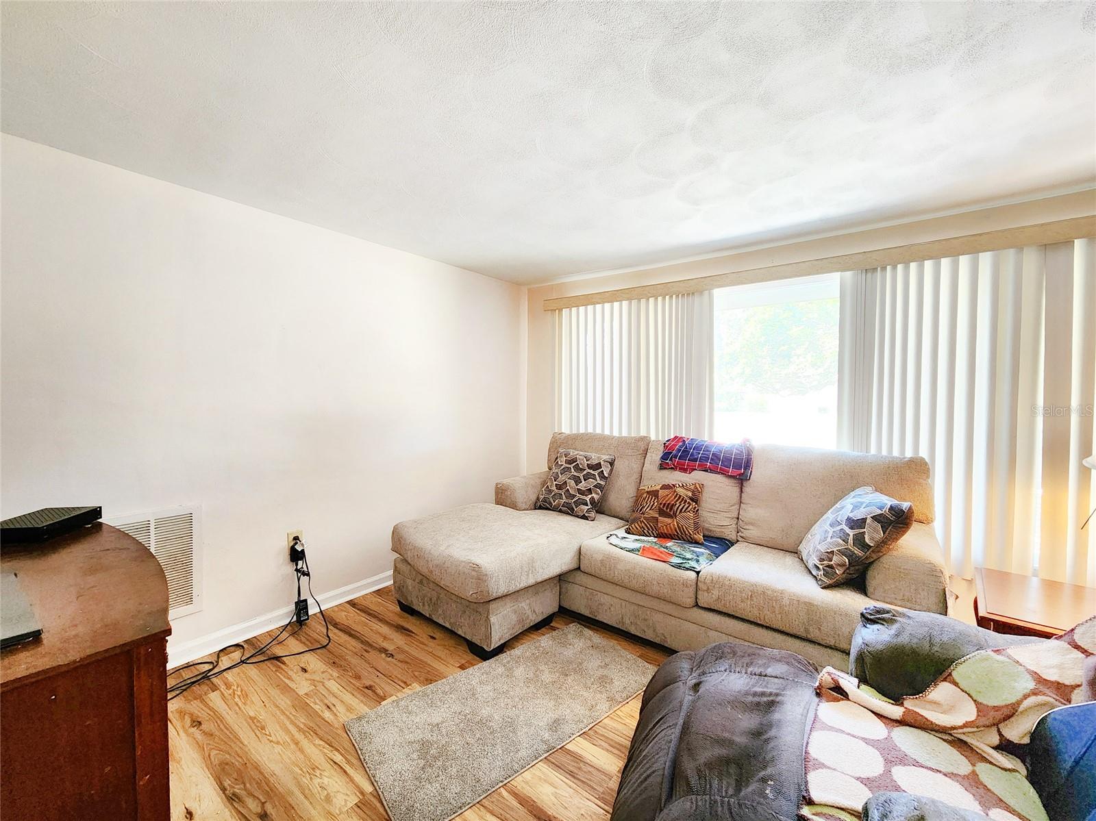 Image 15 of 44 For 3520 Overland Drive