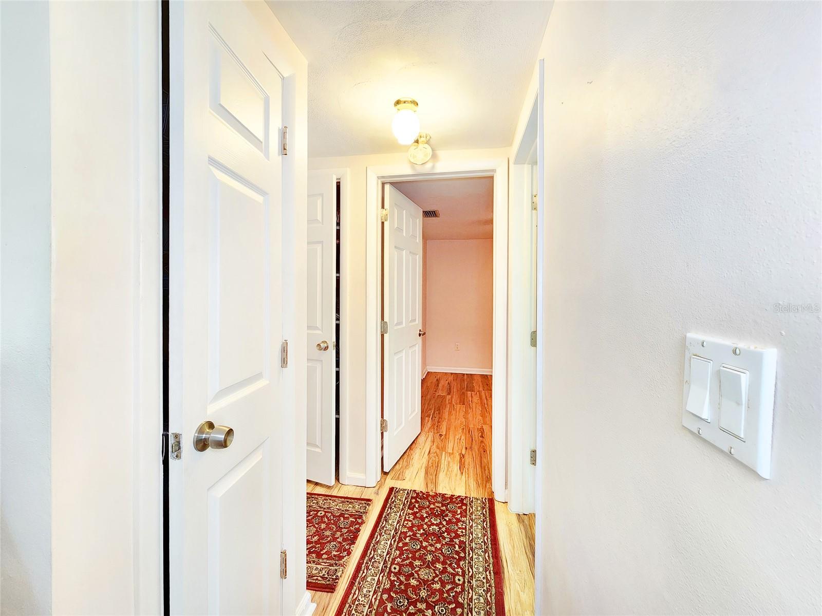 Image 18 of 44 For 3520 Overland Drive