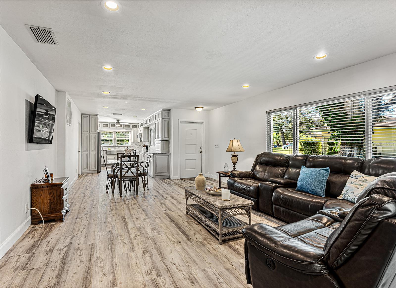 Image 6 of 25 For 10517 Blossom Lake Drive