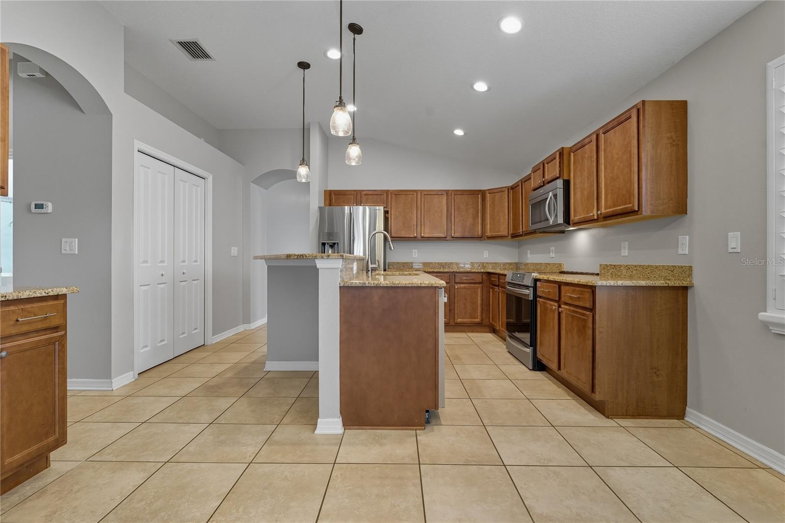 Image 14 of 59 For 12410 Loopback Drive