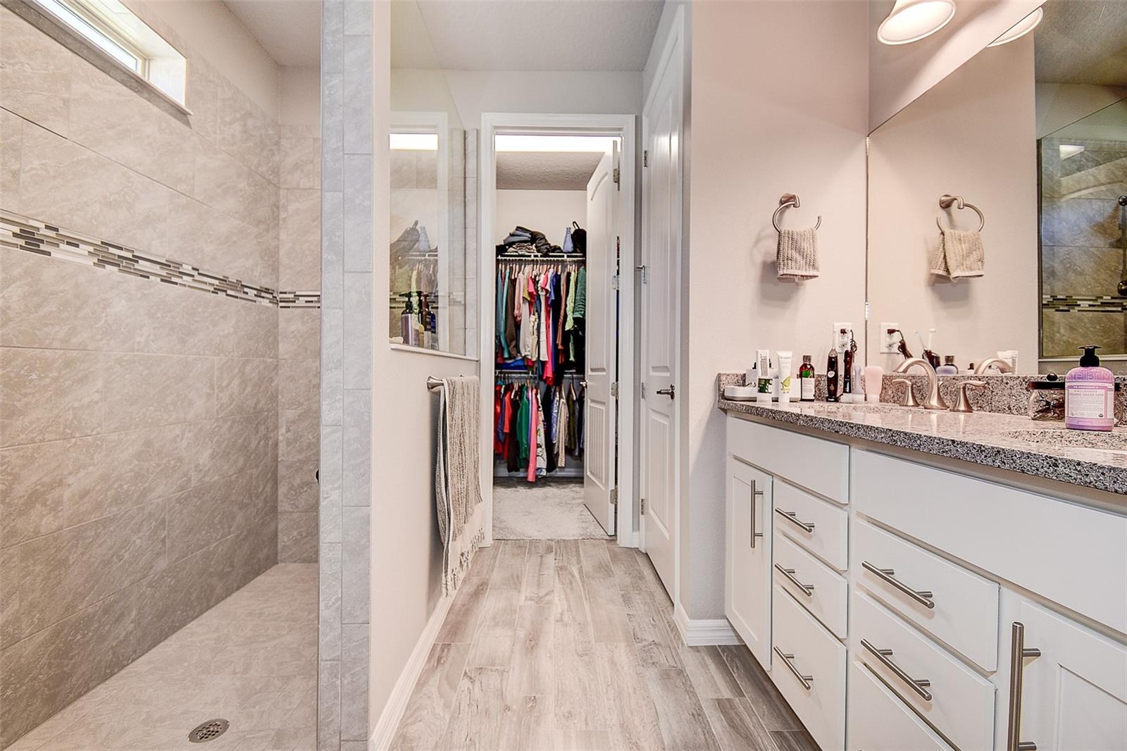 Image 19 of 41 For 11723 Clare Hill Avenue