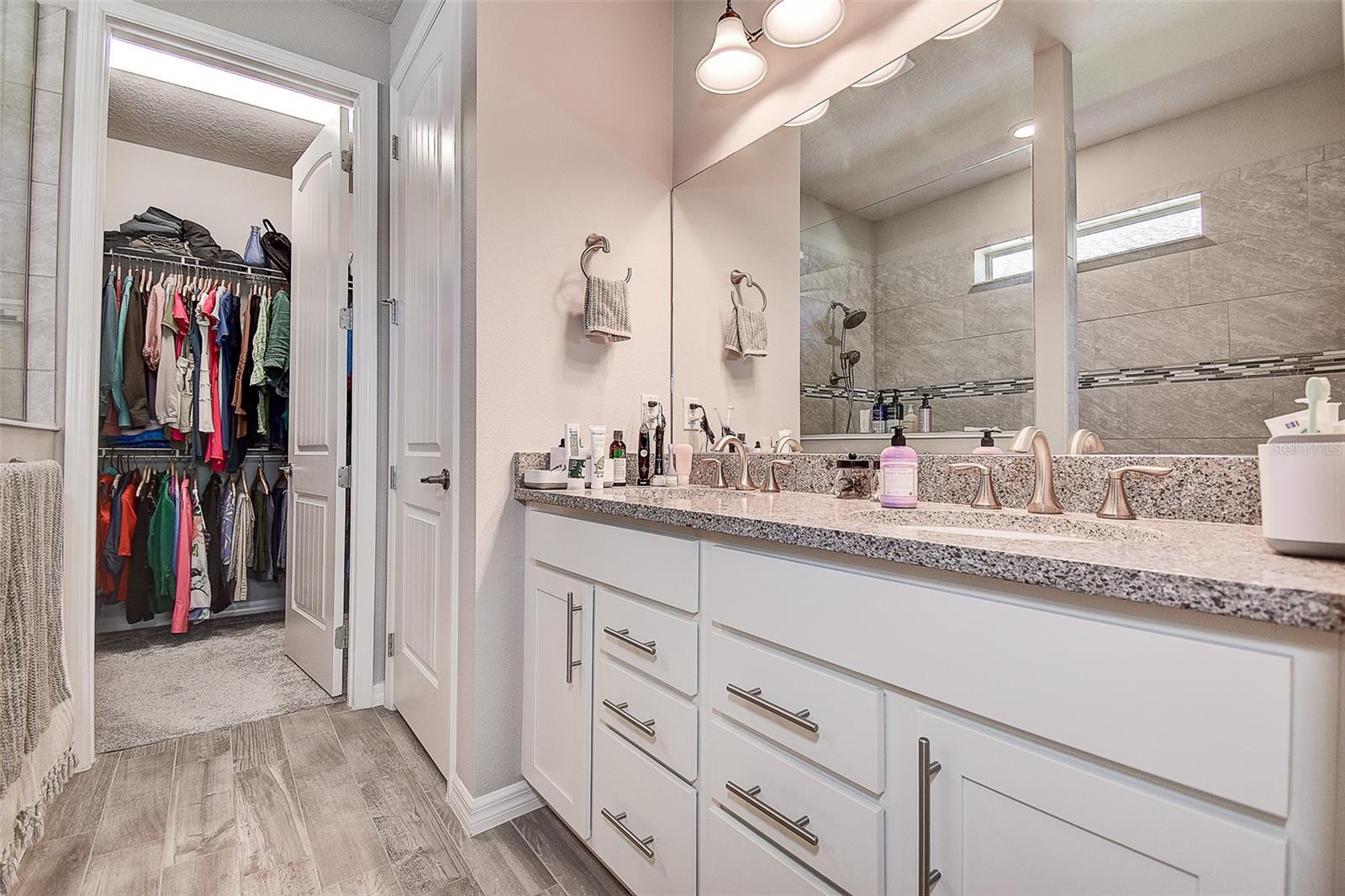 Image 20 of 41 For 11723 Clare Hill Avenue