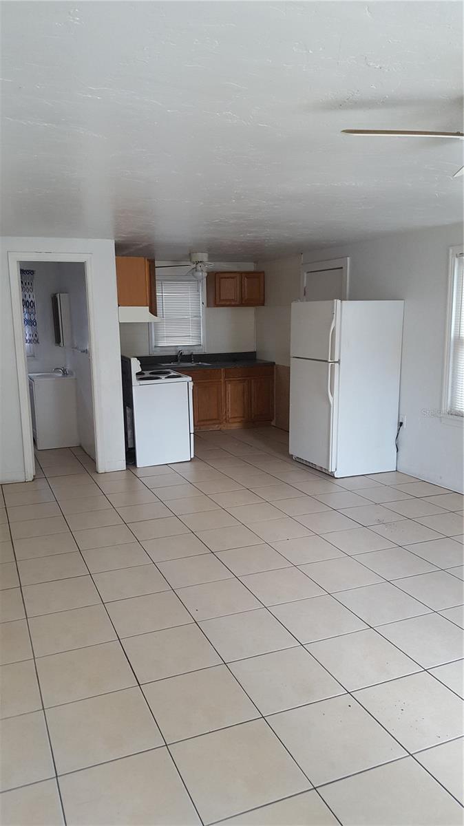 Image 4 of 12 For 827 Paris Avenue S