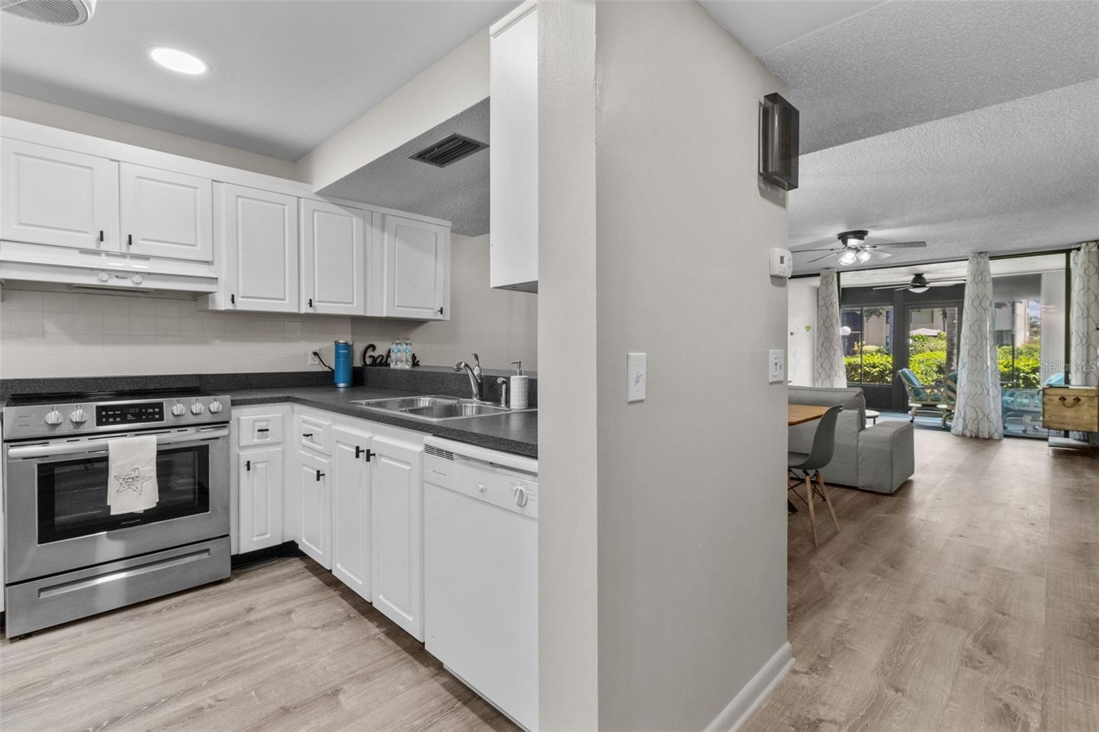 Image 3 of 40 For 11945 143rd Street 7119