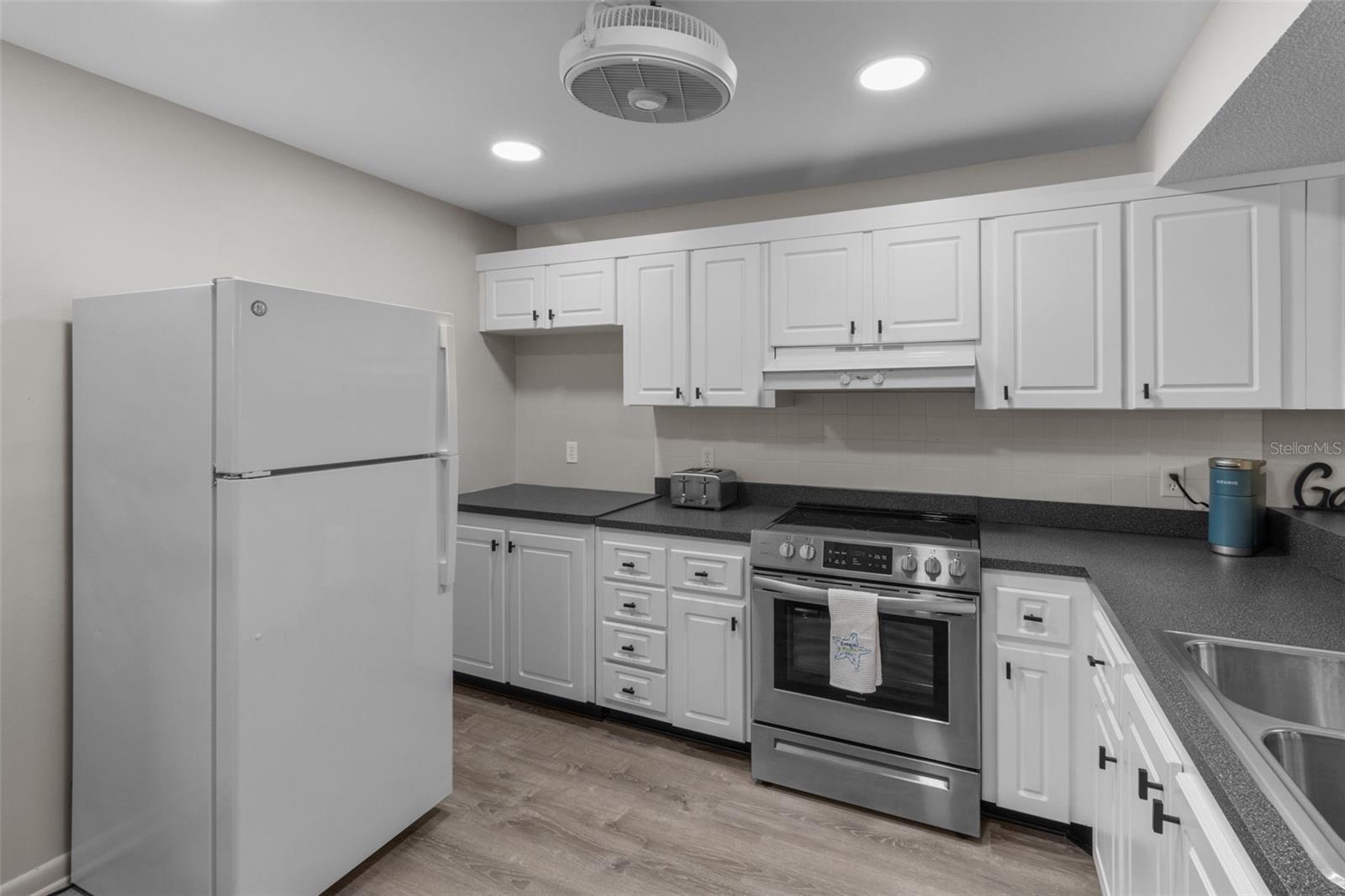 Image 4 of 40 For 11945 143rd Street 7119