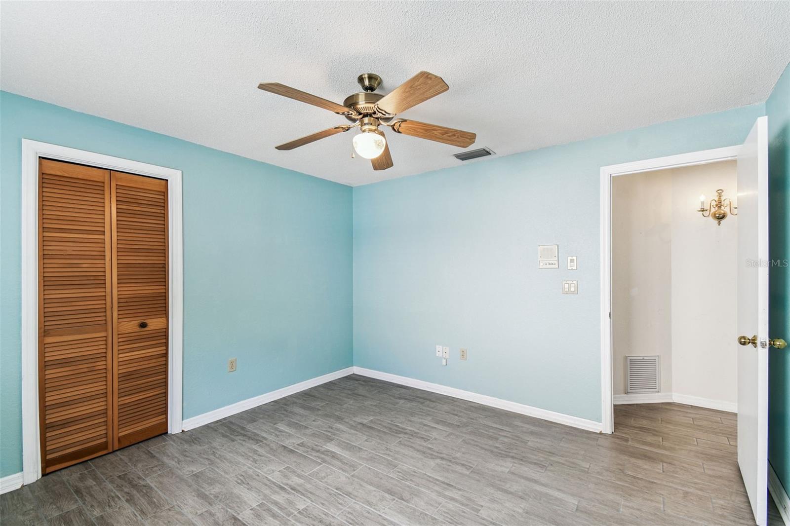 Image 37 of 91 For 3287 Deltona Boulevard