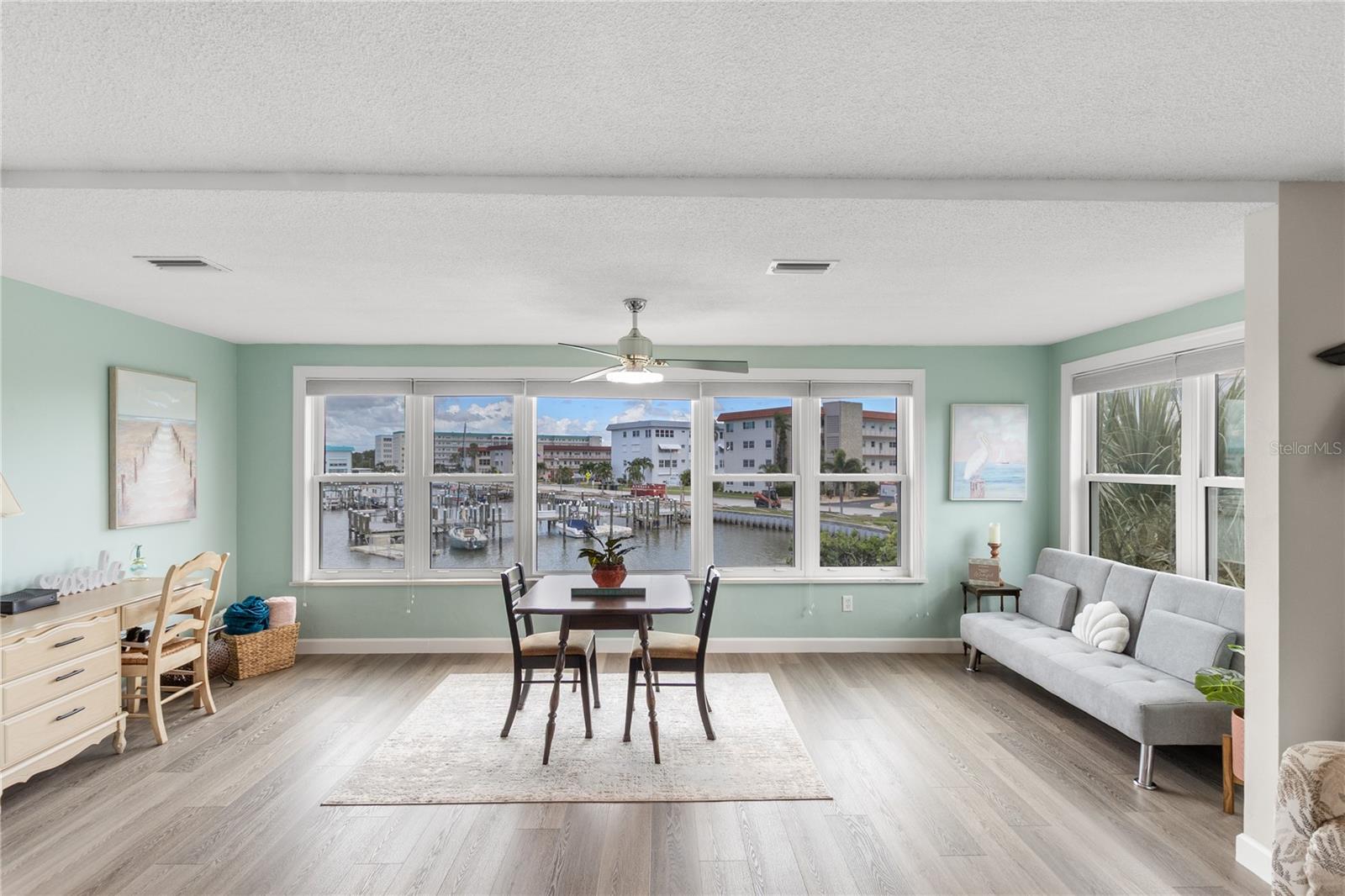 Image 12 of 39 For 5925 Shore Boulevard S 215
