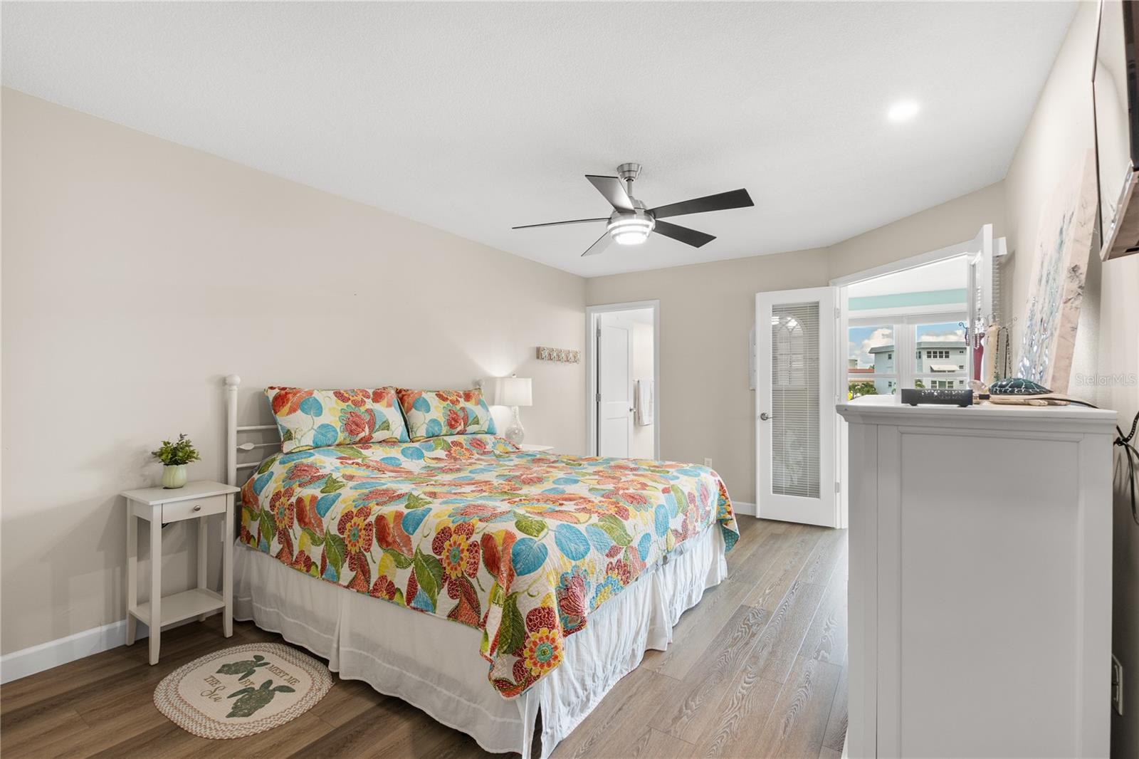 Image 13 of 39 For 5925 Shore Boulevard S 215