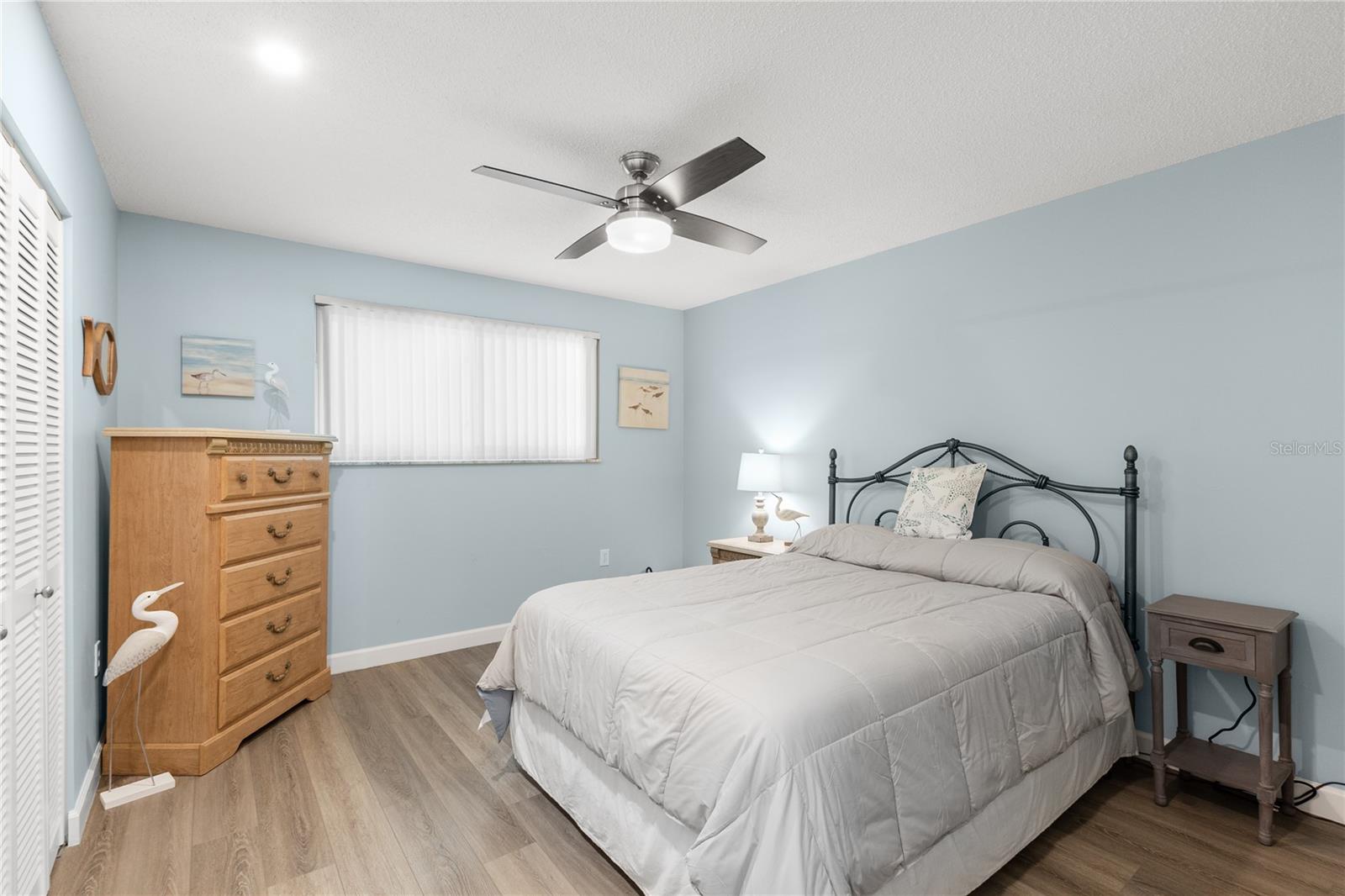 Image 17 of 39 For 5925 Shore Boulevard S 215