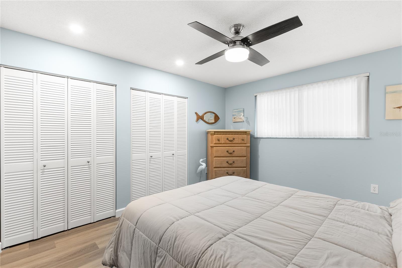 Image 18 of 39 For 5925 Shore Boulevard S 215