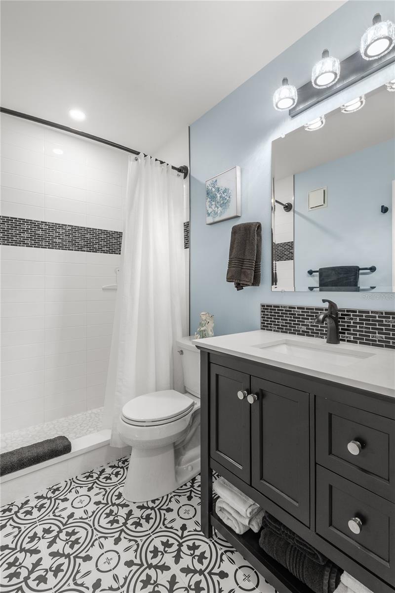 Image 19 of 39 For 5925 Shore Boulevard S 215