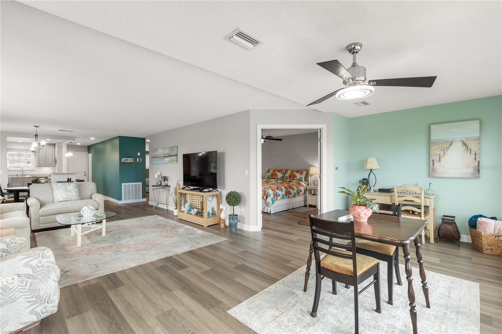 Image 20 of 39 For 5925 Shore Boulevard S 215