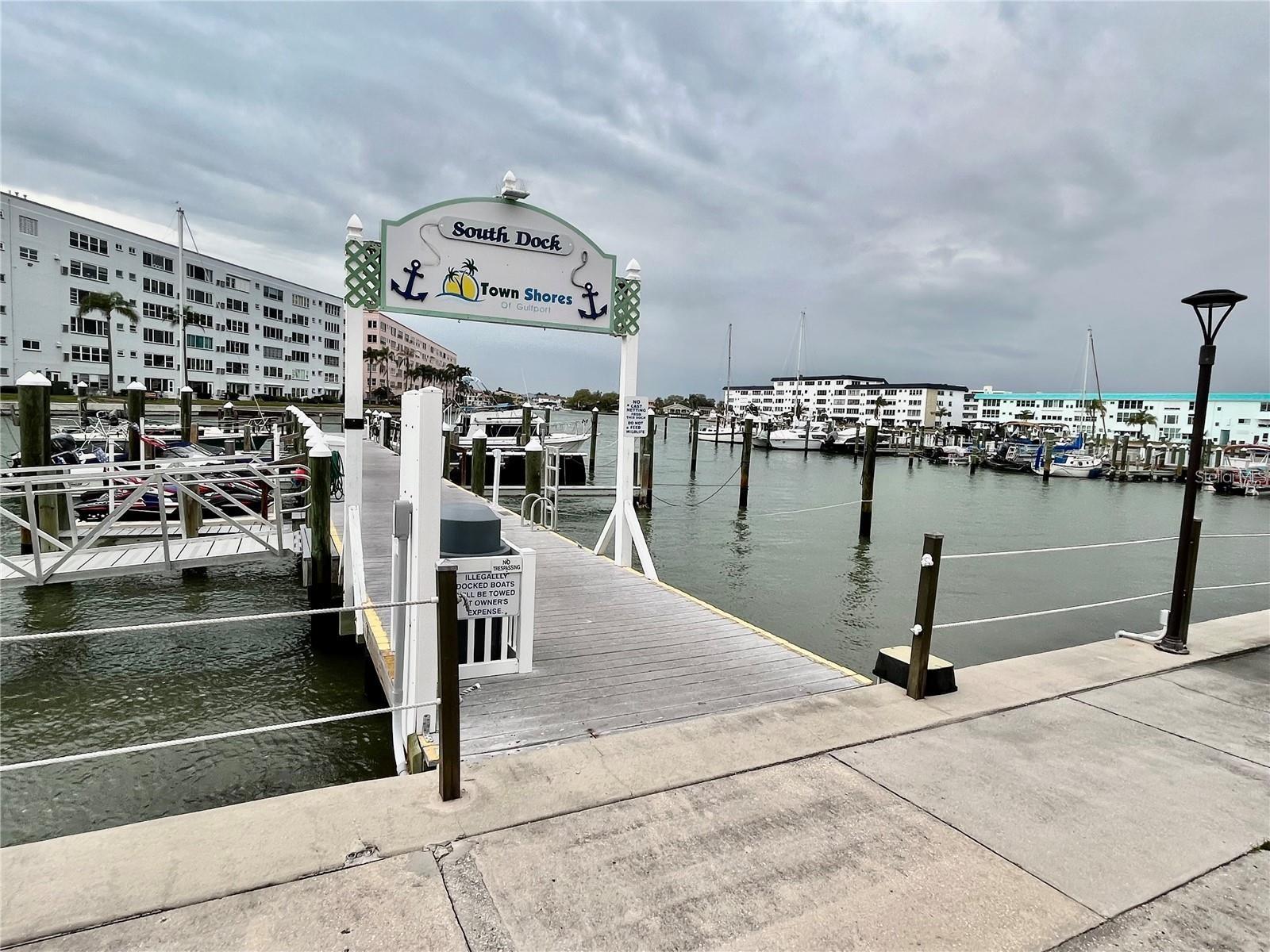 Image 27 of 39 For 5925 Shore Boulevard S 215