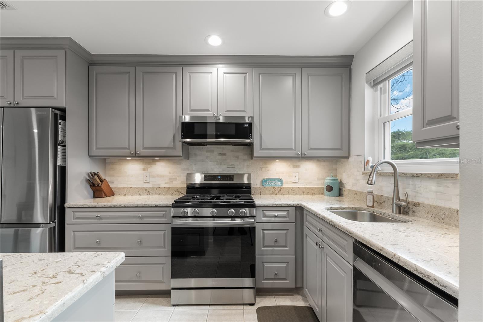 Image 3 of 39 For 5925 Shore Boulevard S 215