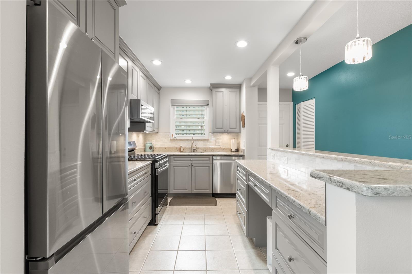 Image 4 of 39 For 5925 Shore Boulevard S 215