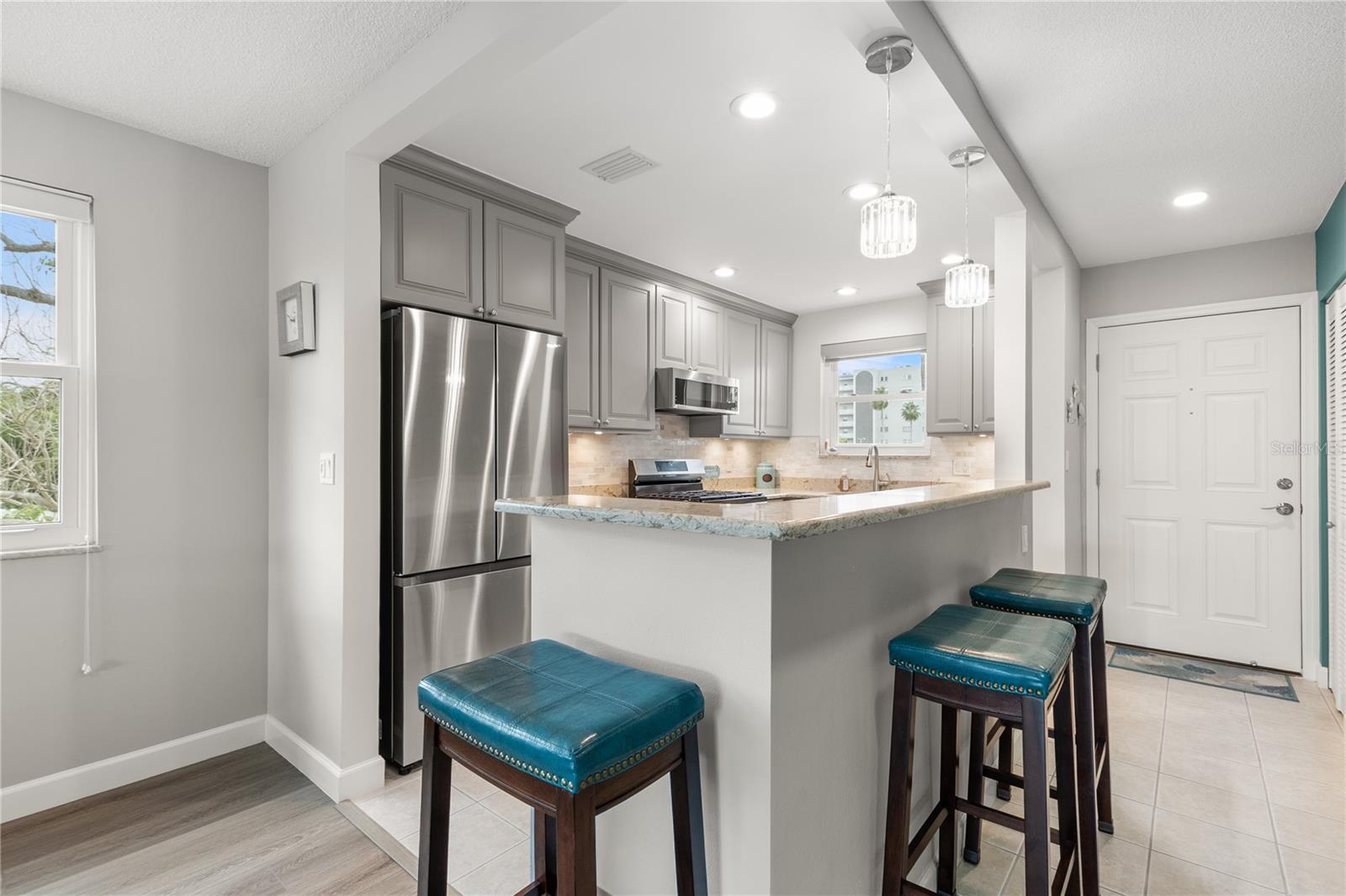 Image 6 of 39 For 5925 Shore Boulevard S 215