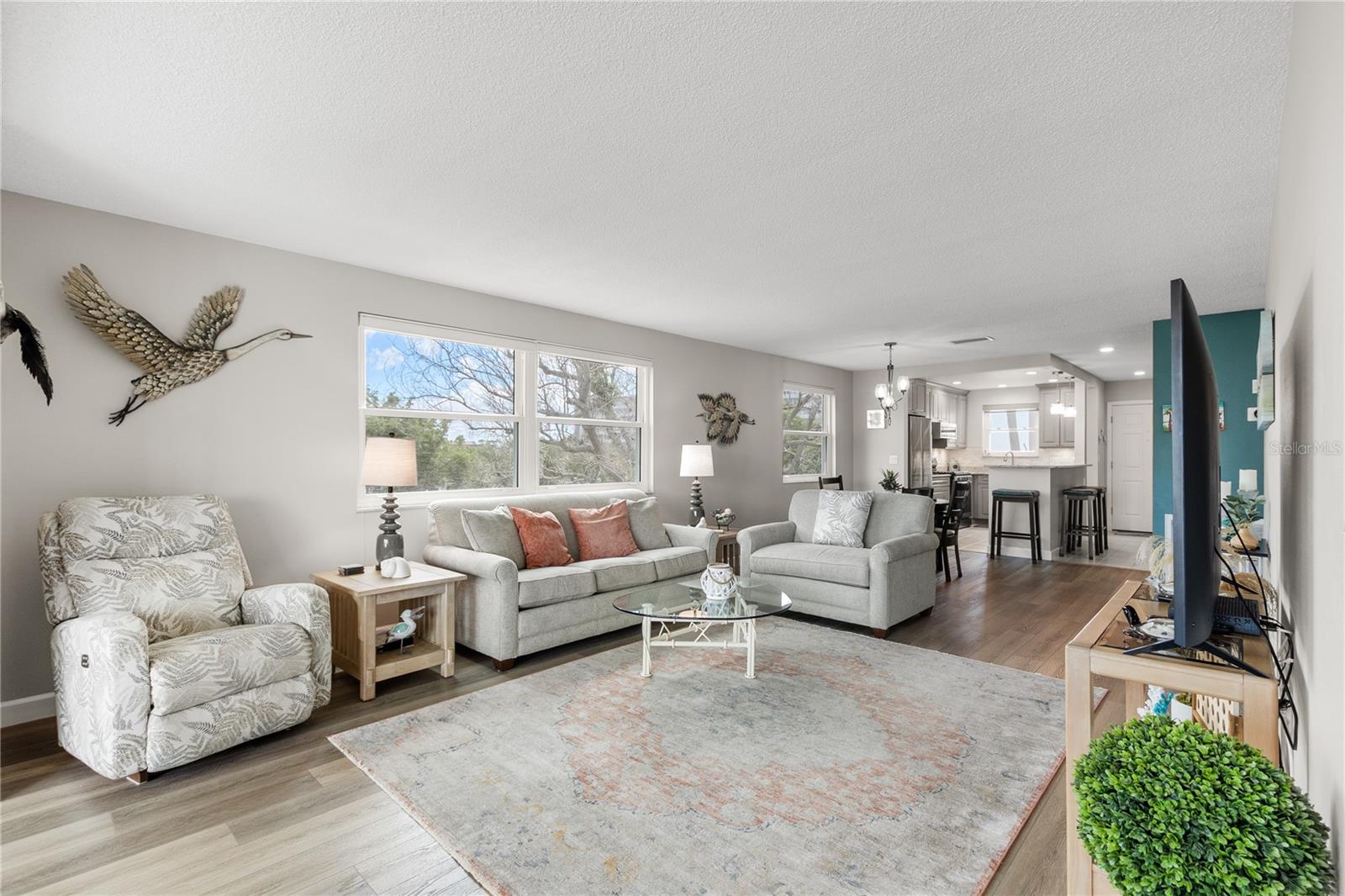 Image 7 of 39 For 5925 Shore Boulevard S 215