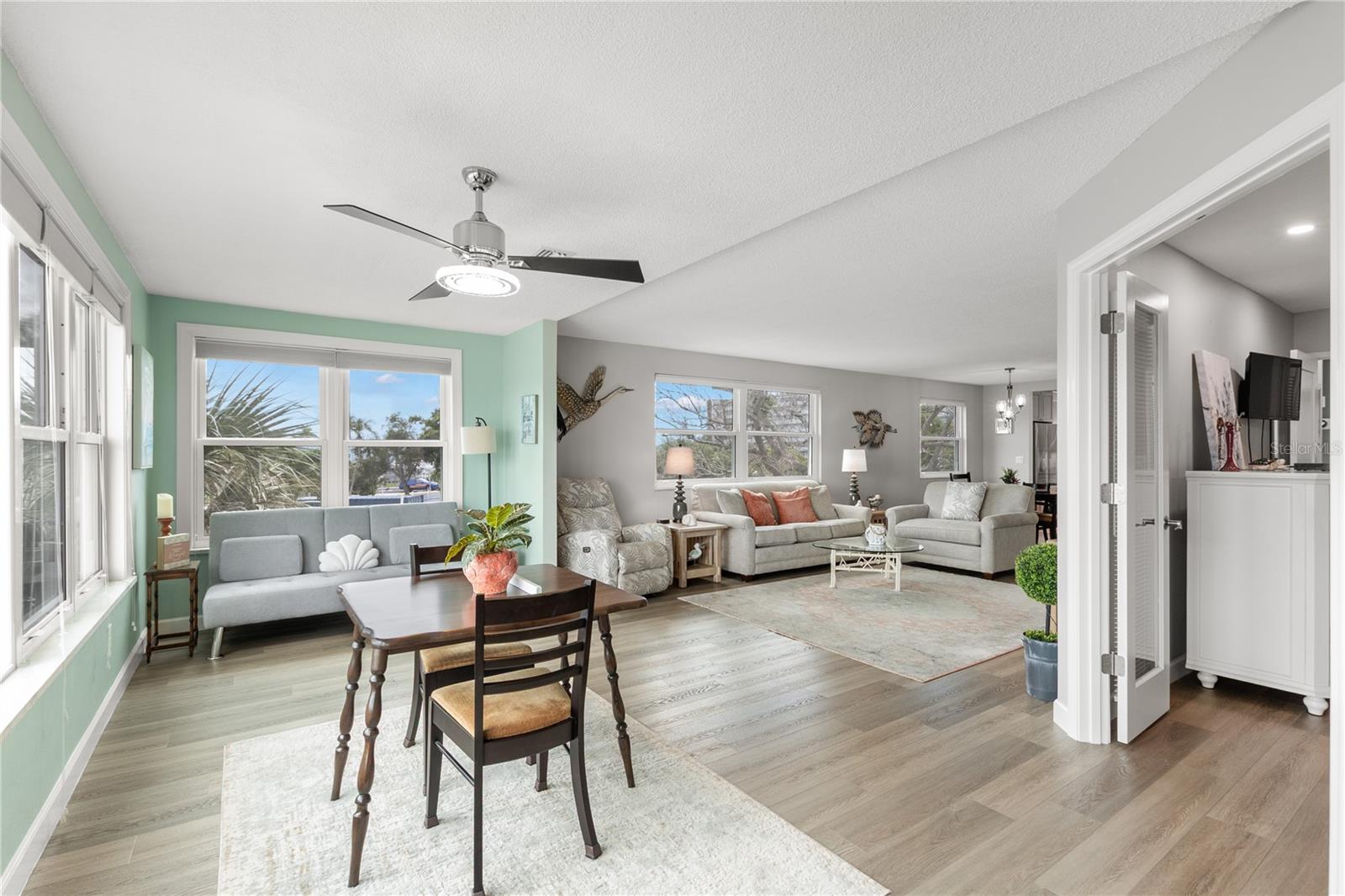 Image 8 of 39 For 5925 Shore Boulevard S 215