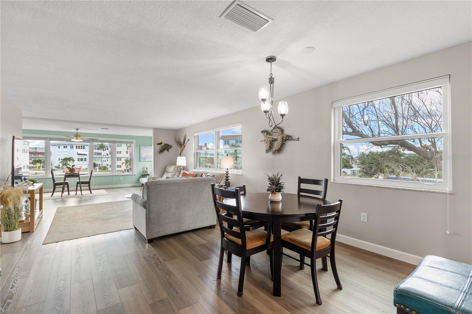 Image 9 of 39 For 5925 Shore Boulevard S 215
